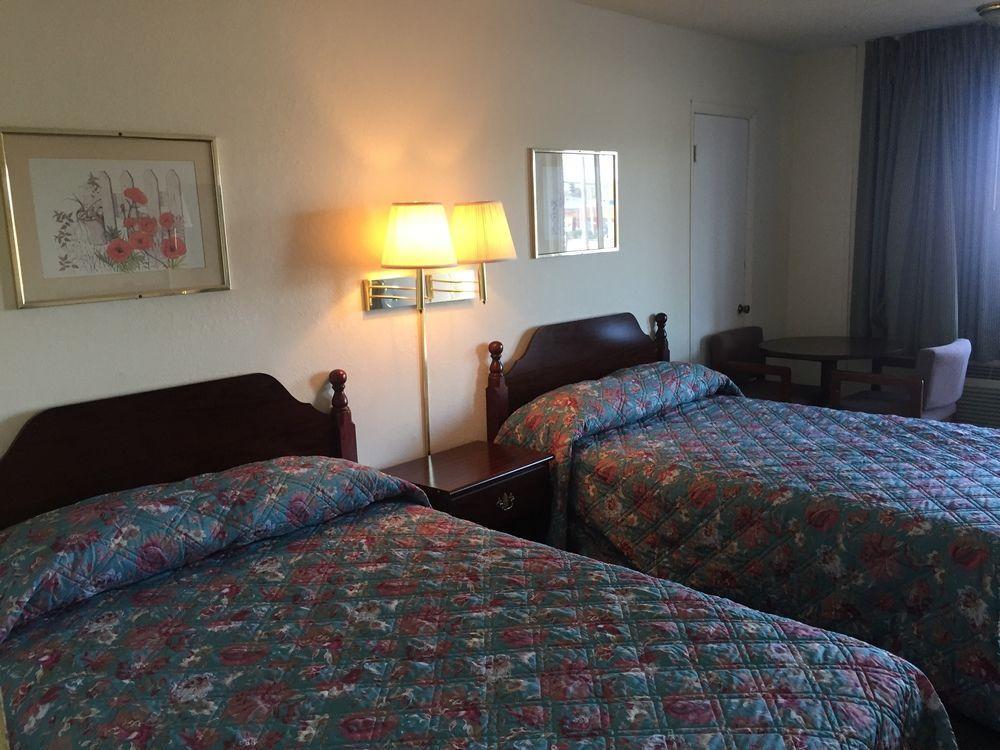 Economy Inn St. James Luaran gambar